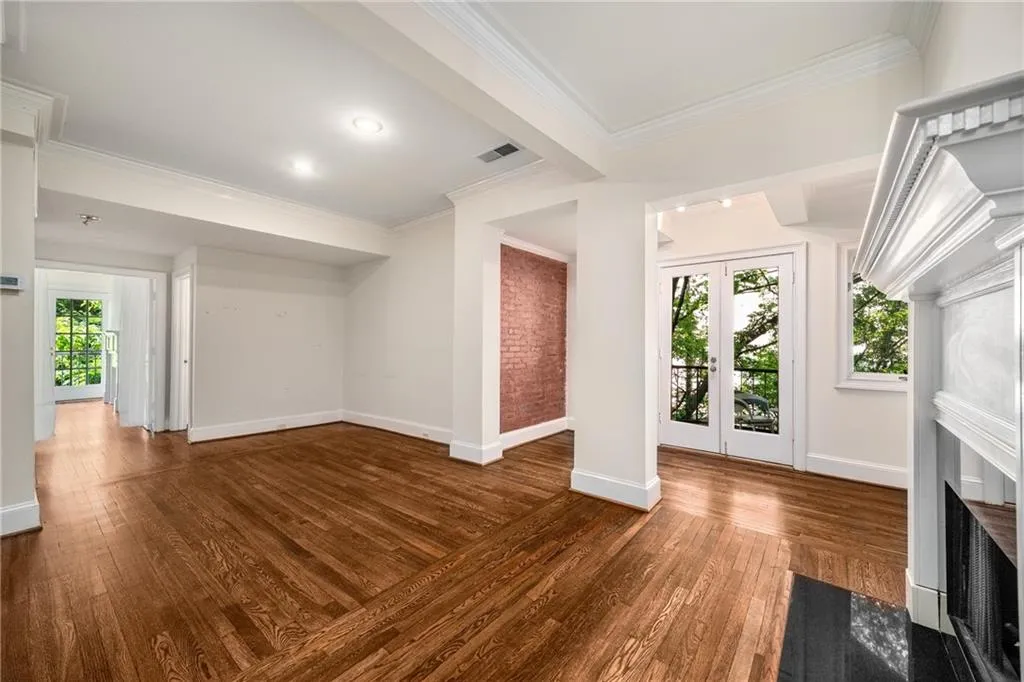 2840 Peachtree Road Nw Unit 312, Atlanta, Georgia 30305, 2 Bedrooms Bedrooms, ,2 BathroomsBathrooms,Residential,For Sale,2840 Peachtree Road Nw Unit 312,7639498