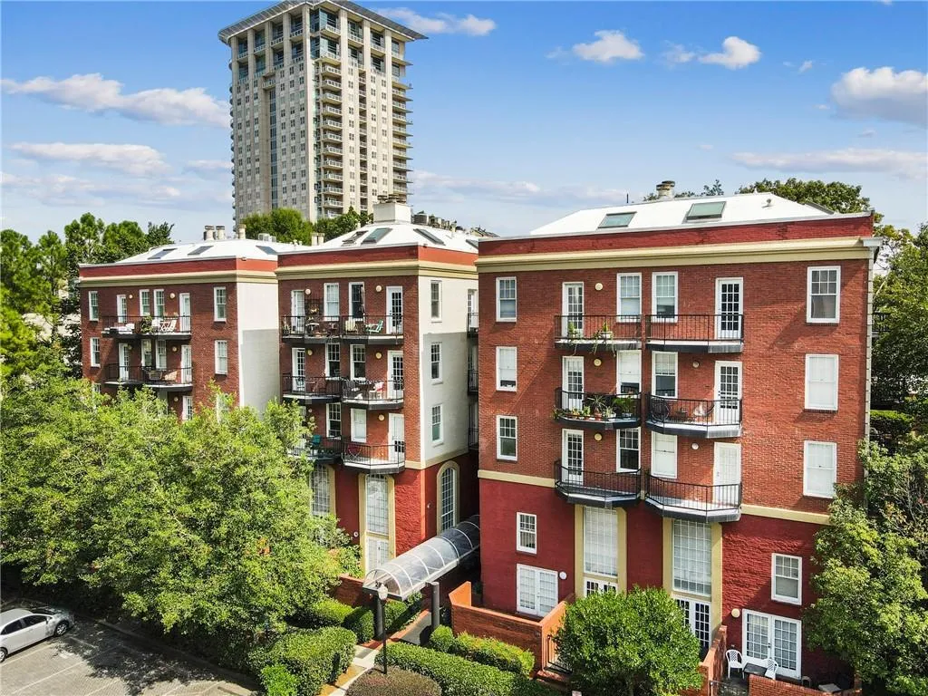 2840 Peachtree Road Nw Unit 312, Atlanta, Georgia 30305, 2 Bedrooms Bedrooms, ,2 BathroomsBathrooms,Residential,For Sale,2840 Peachtree Road Nw Unit 312,7639498