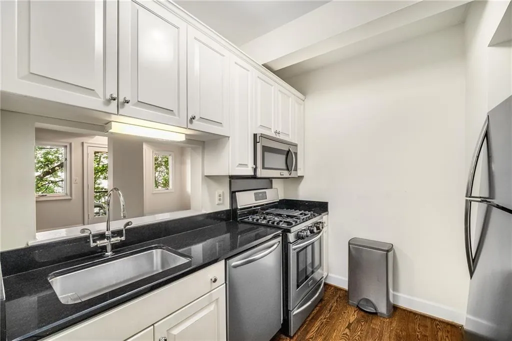 2840 Peachtree Road Nw Unit 312, Atlanta, Georgia 30305, 2 Bedrooms Bedrooms, ,2 BathroomsBathrooms,Residential,For Sale,2840 Peachtree Road Nw Unit 312,7639498