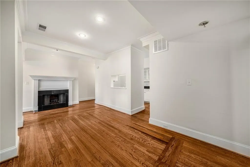 2840 Peachtree Road Nw Unit 312, Atlanta, Georgia 30305, 2 Bedrooms Bedrooms, ,2 BathroomsBathrooms,Residential,For Sale,2840 Peachtree Road Nw Unit 312,7639498