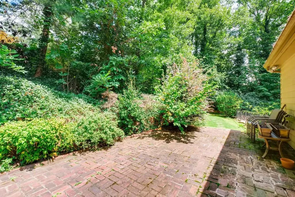 6610 Bridgewood Valley Road, Sandy Springs, Georgia 30328, 4 Bedrooms Bedrooms, ,3 BathroomsBathrooms,Residential,Sold,6610 Bridgewood Valley Road,6116624