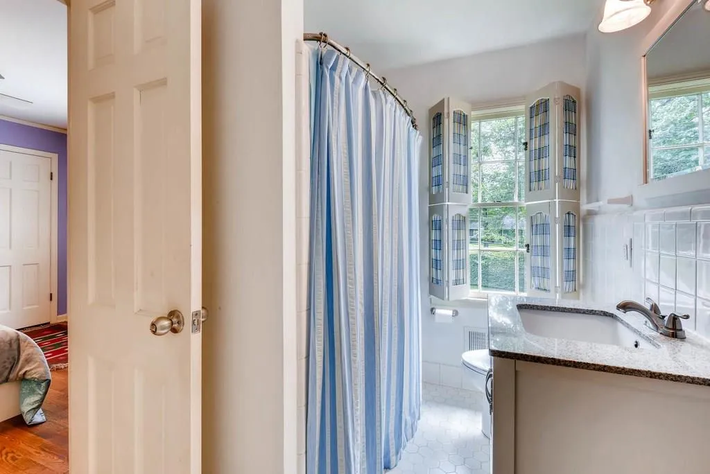 6610 Bridgewood Valley Road, Sandy Springs, Georgia 30328, 4 Bedrooms Bedrooms, ,3 BathroomsBathrooms,Residential,Sold,6610 Bridgewood Valley Road,6116624