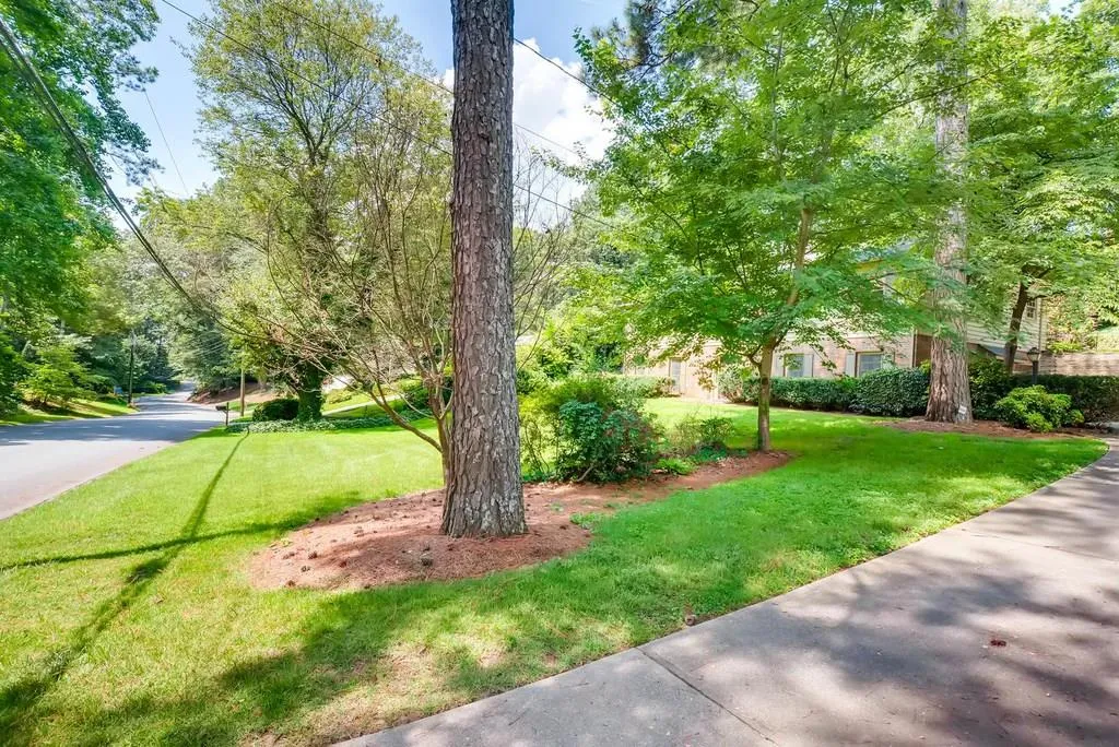 6610 Bridgewood Valley Road, Sandy Springs, Georgia 30328, 4 Bedrooms Bedrooms, ,3 BathroomsBathrooms,Residential,Sold,6610 Bridgewood Valley Road,6116624