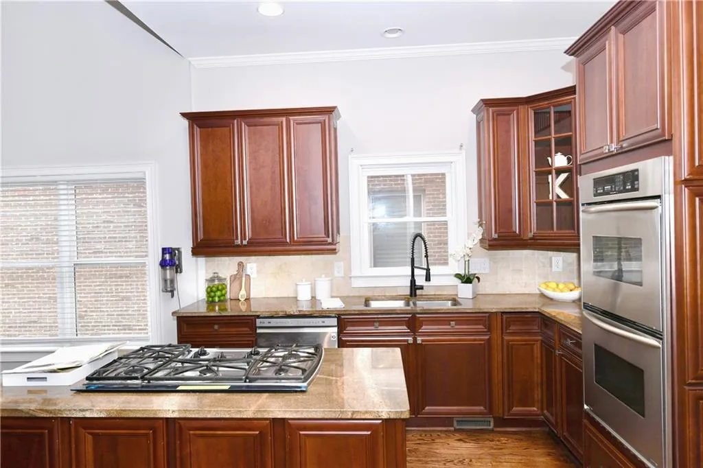 585 Cliftwood Court, Atlanta, Georgia 30328, 5 Bedrooms Bedrooms, ,5 BathroomsBathrooms,Residential,Sold,585 Cliftwood Court,7102092