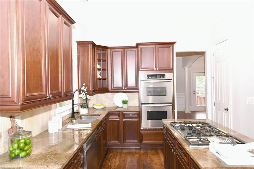 585 Cliftwood Court, Atlanta, Georgia 30328, 5 Bedrooms Bedrooms, ,5 BathroomsBathrooms,Residential,Sold,585 Cliftwood Court,7102092