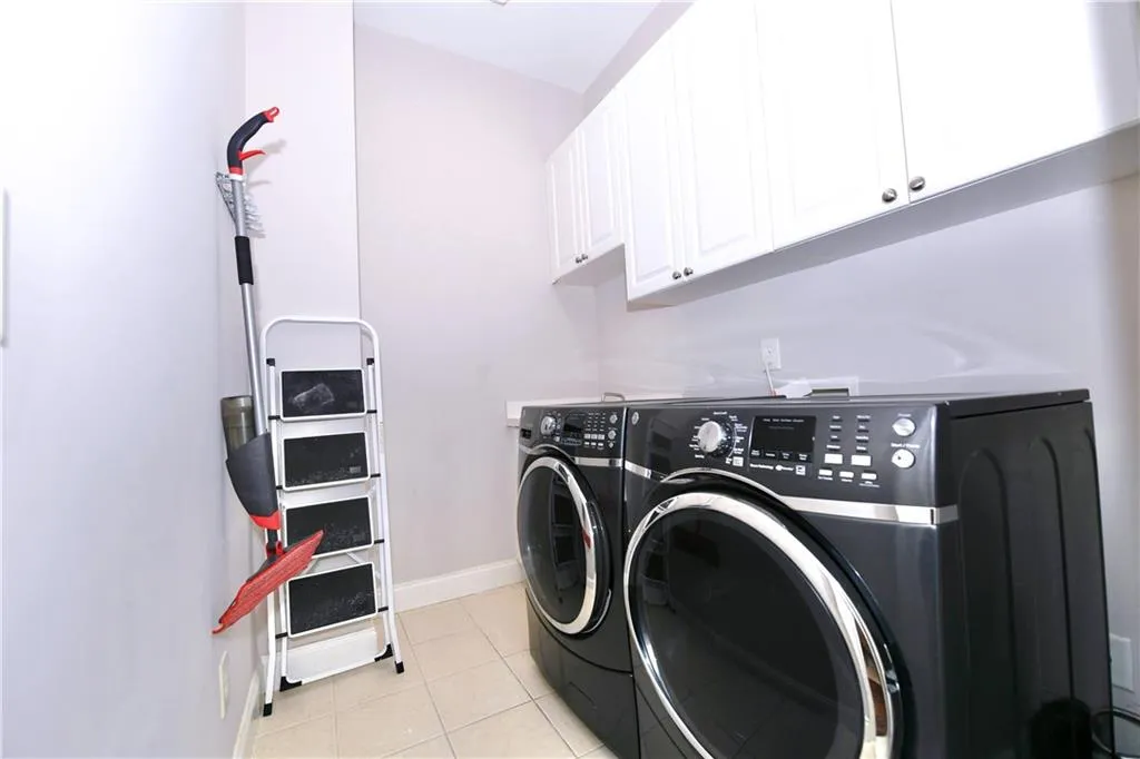 585 Cliftwood Court, Atlanta, Georgia 30328, 5 Bedrooms Bedrooms, ,5 BathroomsBathrooms,Residential,Sold,585 Cliftwood Court,7102092