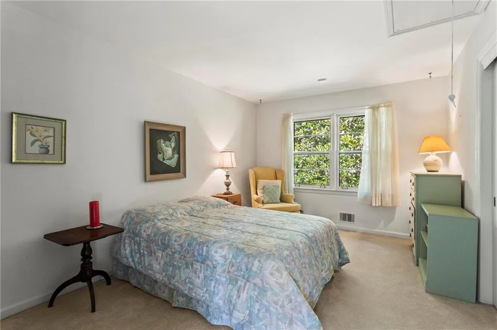 2nd bedroom