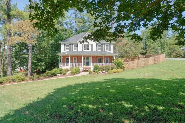 WELCOME HOME - Large Front Yard - Great Curb Appeal