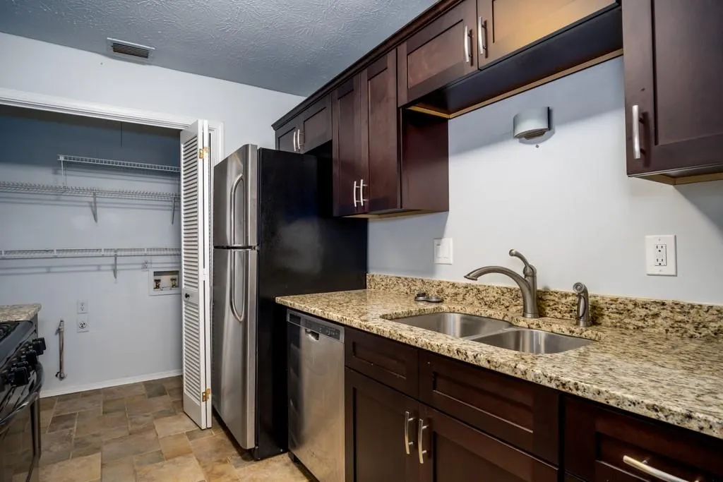 608 Gettysburg Place, Sandy Springs, Georgia 30350, 2 Bedrooms Bedrooms, ,2 BathroomsBathrooms,Residential,Sold,608 Gettysburg Place,6757692