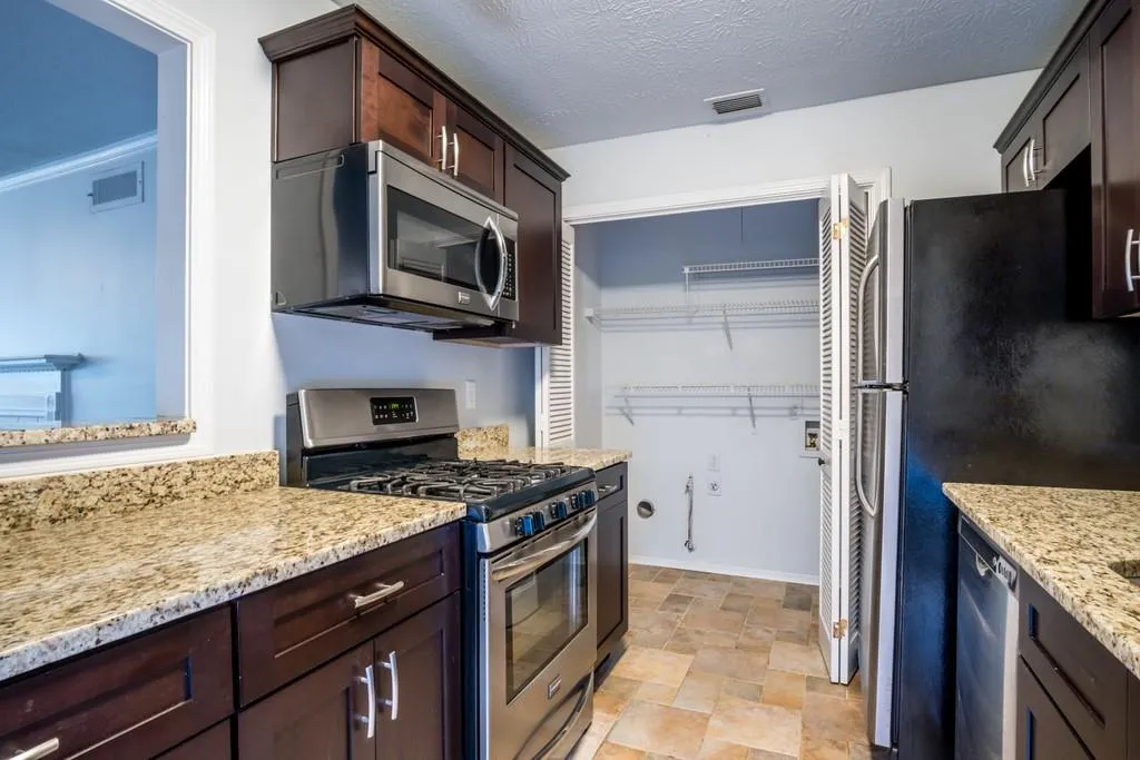 608 Gettysburg Place, Sandy Springs, Georgia 30350, 2 Bedrooms Bedrooms, ,2 BathroomsBathrooms,Residential,Sold,608 Gettysburg Place,6757692