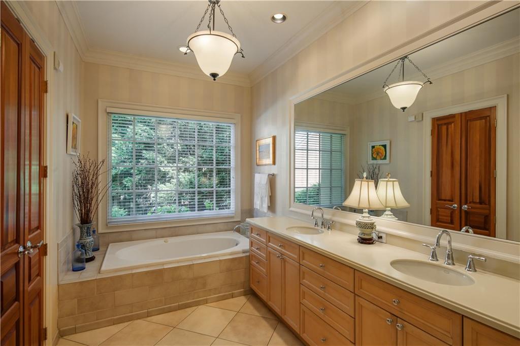 6 The Croft, Atlanta, Georgia 30342, 5 Bedrooms Bedrooms, ,4 BathroomsBathrooms,Residential,Sold,6 The Croft,7287026