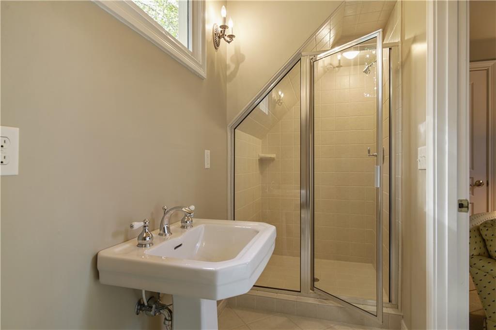 6 The Croft, Atlanta, Georgia 30342, 5 Bedrooms Bedrooms, ,4 BathroomsBathrooms,Residential,Sold,6 The Croft,7287026