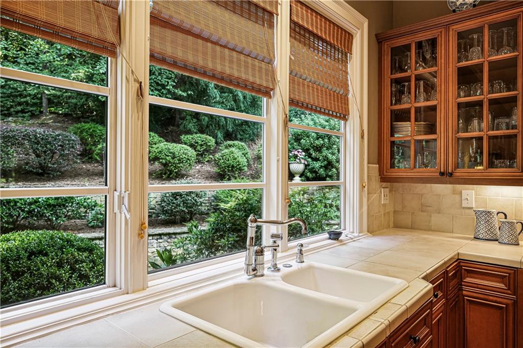 6 The Croft, Atlanta, Georgia 30342, 5 Bedrooms Bedrooms, ,4 BathroomsBathrooms,Residential,Sold,6 The Croft,7287026