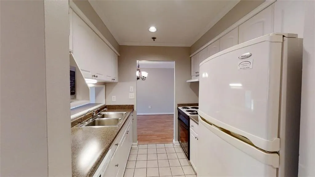 300 Johnson Ferry Road Ne Unit A501, Sandy Springs, Georgia 30328, 1 Bedroom Bedrooms, ,1 BathroomBathrooms,Residential,Sold,300 Johnson Ferry Road Ne Unit A501,6877694