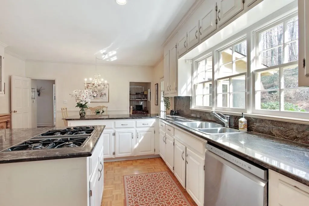 9370 Huntcliff Trace, Sandy Springs, Georgia 30350, 4 Bedrooms Bedrooms, ,3 BathroomsBathrooms,Residential,Sold,9370 Huntcliff Trace,6842096