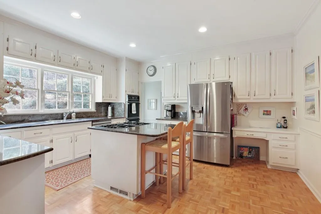 9370 Huntcliff Trace, Sandy Springs, Georgia 30350, 4 Bedrooms Bedrooms, ,3 BathroomsBathrooms,Residential,Sold,9370 Huntcliff Trace,6842096