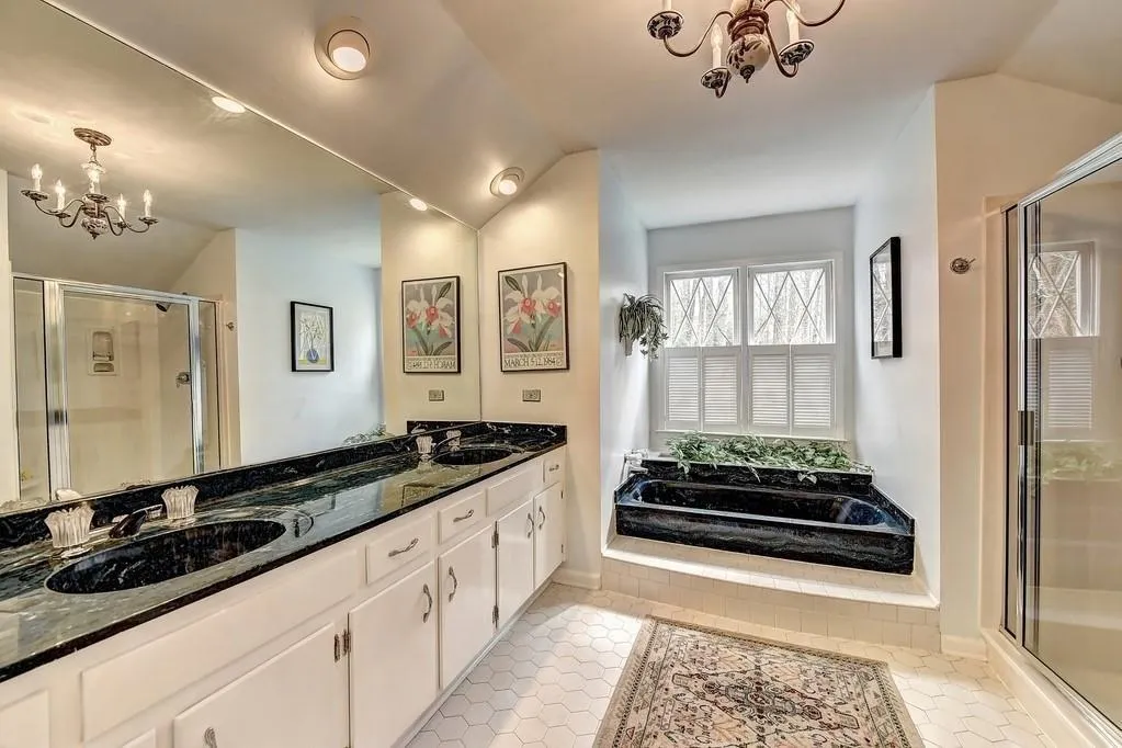 9370 Huntcliff Trace, Sandy Springs, Georgia 30350, 4 Bedrooms Bedrooms, ,3 BathroomsBathrooms,Residential,Sold,9370 Huntcliff Trace,6842096