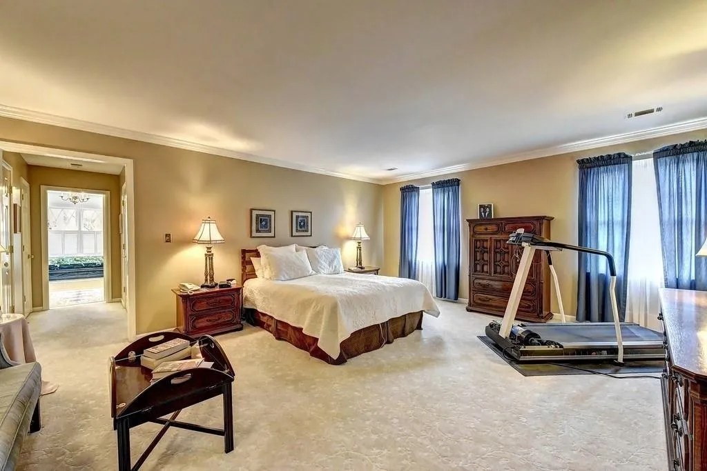 9370 Huntcliff Trace, Sandy Springs, Georgia 30350, 4 Bedrooms Bedrooms, ,3 BathroomsBathrooms,Residential,Sold,9370 Huntcliff Trace,6842096