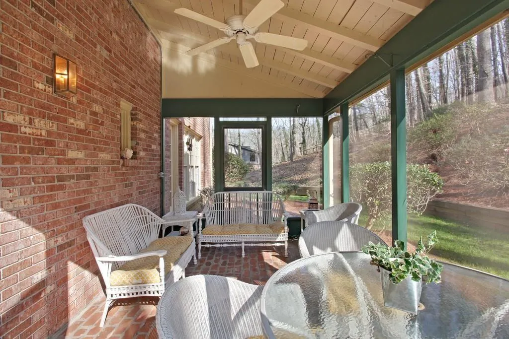 9370 Huntcliff Trace, Sandy Springs, Georgia 30350, 4 Bedrooms Bedrooms, ,3 BathroomsBathrooms,Residential,Sold,9370 Huntcliff Trace,6842096