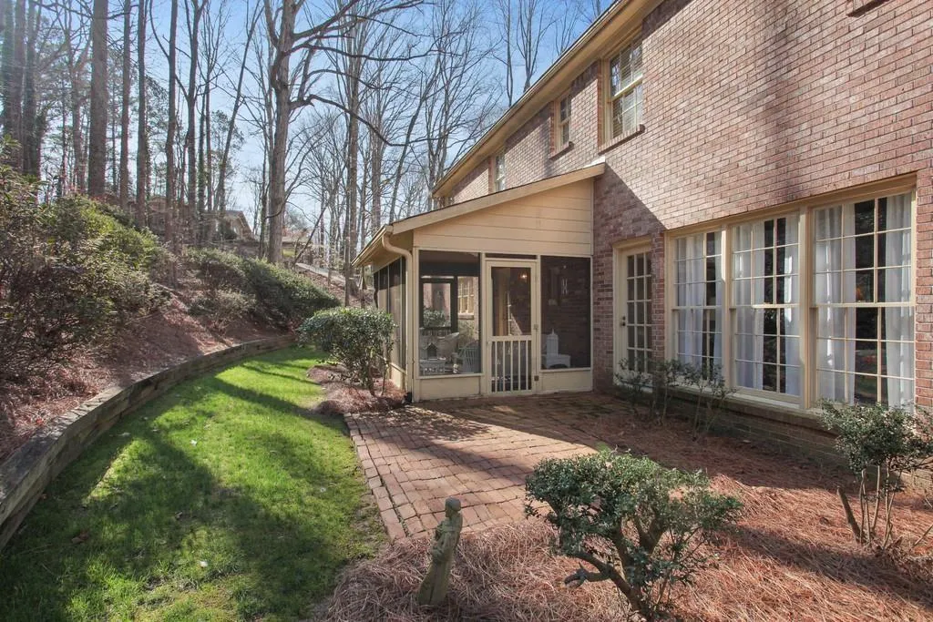 9370 Huntcliff Trace, Sandy Springs, Georgia 30350, 4 Bedrooms Bedrooms, ,3 BathroomsBathrooms,Residential,Sold,9370 Huntcliff Trace,6842096
