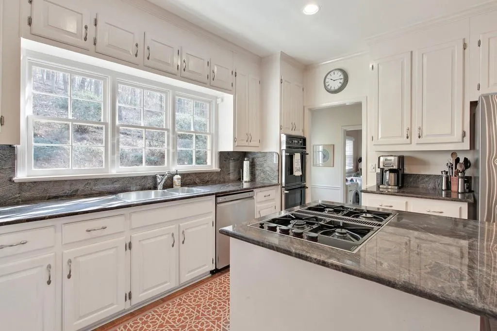 9370 Huntcliff Trace, Sandy Springs, Georgia 30350, 4 Bedrooms Bedrooms, ,3 BathroomsBathrooms,Residential,Sold,9370 Huntcliff Trace,6842096