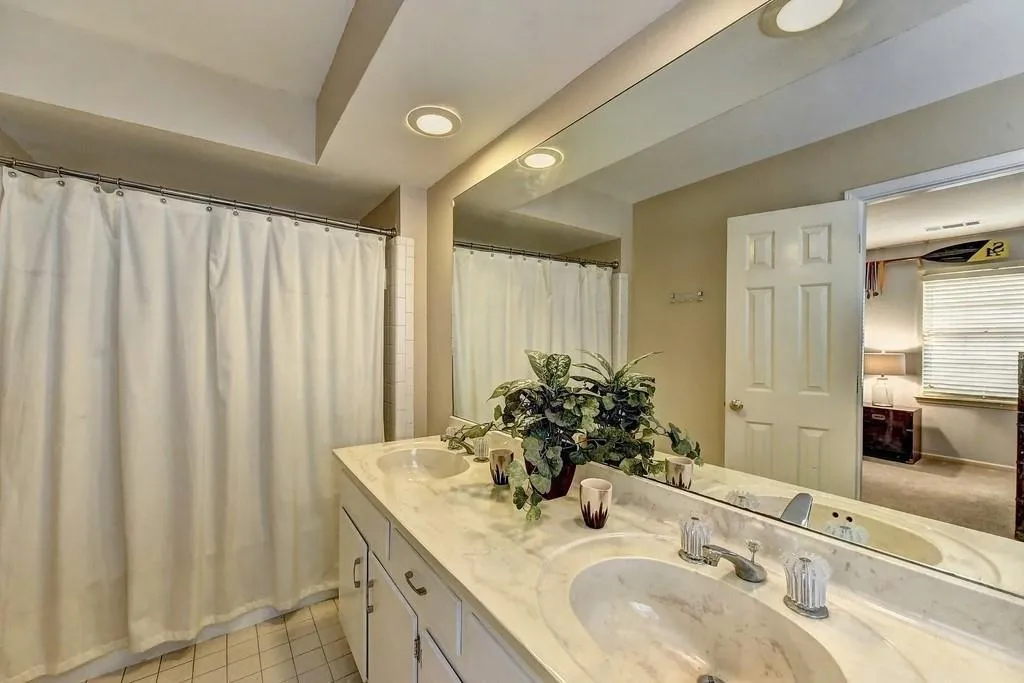 9370 Huntcliff Trace, Sandy Springs, Georgia 30350, 4 Bedrooms Bedrooms, ,3 BathroomsBathrooms,Residential,Sold,9370 Huntcliff Trace,6842096