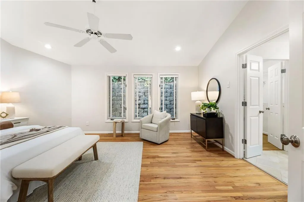 4010 Roswell Road Ne Unit 7, Atlanta, Georgia 30342, 3 Bedrooms Bedrooms, ,2 BathroomsBathrooms,Residential,For Sale,4010 Roswell Road Ne Unit 7,7638379