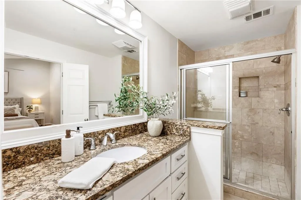 4010 Roswell Road Ne Unit 7, Atlanta, Georgia 30342, 3 Bedrooms Bedrooms, ,2 BathroomsBathrooms,Residential,For Sale,4010 Roswell Road Ne Unit 7,7638379