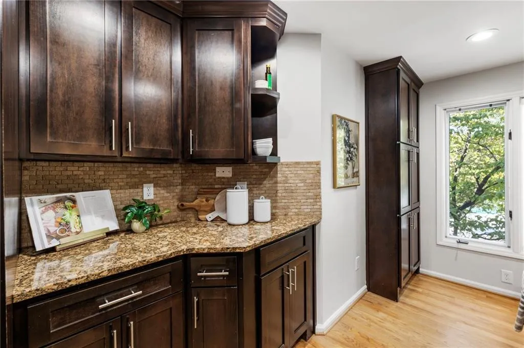 4010 Roswell Road Ne Unit 7, Atlanta, Georgia 30342, 3 Bedrooms Bedrooms, ,2 BathroomsBathrooms,Residential,For Sale,4010 Roswell Road Ne Unit 7,7638379