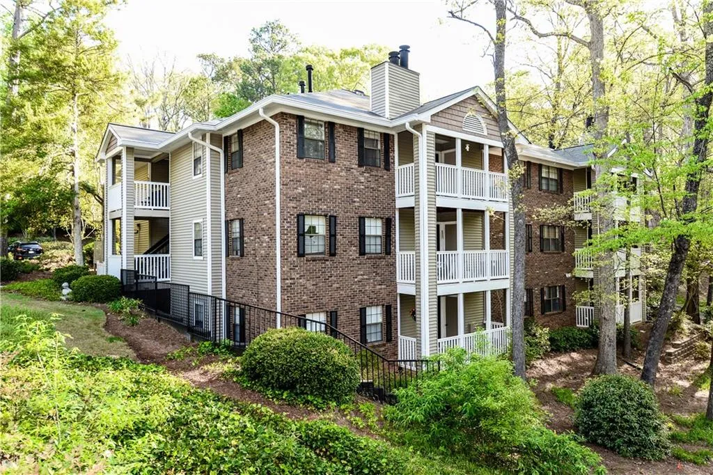 306 Barrington Hills Drive Unit 306, Sandy Springs, Georgia 30350, 2 Bedrooms Bedrooms, ,2 BathroomsBathrooms,Residential,Sold,306 Barrington Hills Drive Unit 306,5833764