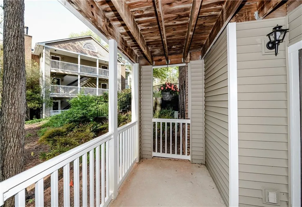 306 Barrington Hills Drive Unit 306, Sandy Springs, Georgia 30350, 2 Bedrooms Bedrooms, ,2 BathroomsBathrooms,Residential,Sold,306 Barrington Hills Drive Unit 306,5833764