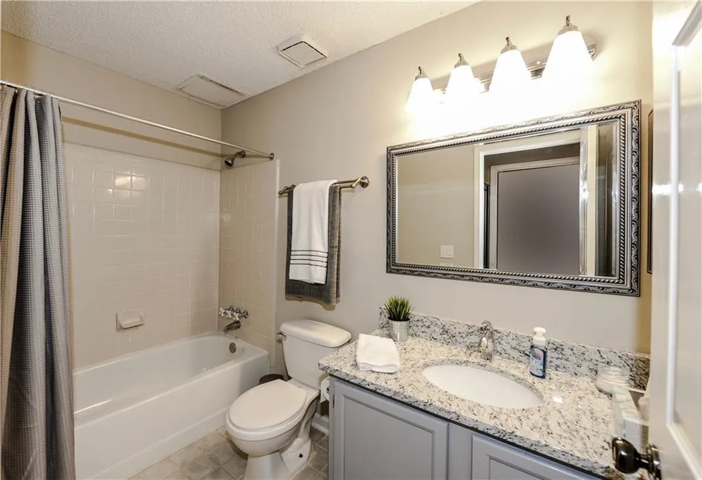 306 Barrington Hills Drive Unit 306, Sandy Springs, Georgia 30350, 2 Bedrooms Bedrooms, ,2 BathroomsBathrooms,Residential,Sold,306 Barrington Hills Drive Unit 306,5833764