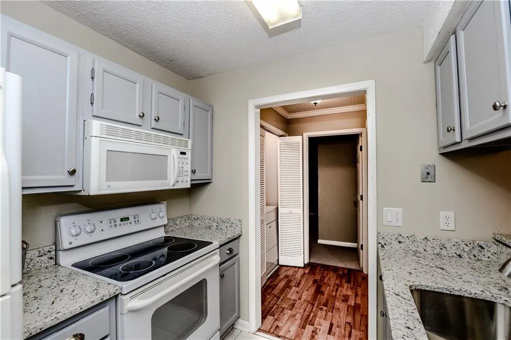 306 Barrington Hills Drive Unit 306, Sandy Springs, Georgia 30350, 2 Bedrooms Bedrooms, ,2 BathroomsBathrooms,Residential,Sold,306 Barrington Hills Drive Unit 306,5833764