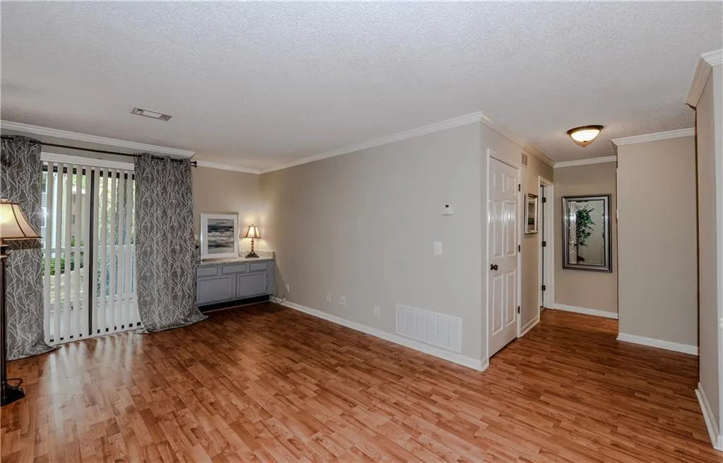 306 Barrington Hills Drive Unit 306, Sandy Springs, Georgia 30350, 2 Bedrooms Bedrooms, ,2 BathroomsBathrooms,Residential,Sold,306 Barrington Hills Drive Unit 306,5833764