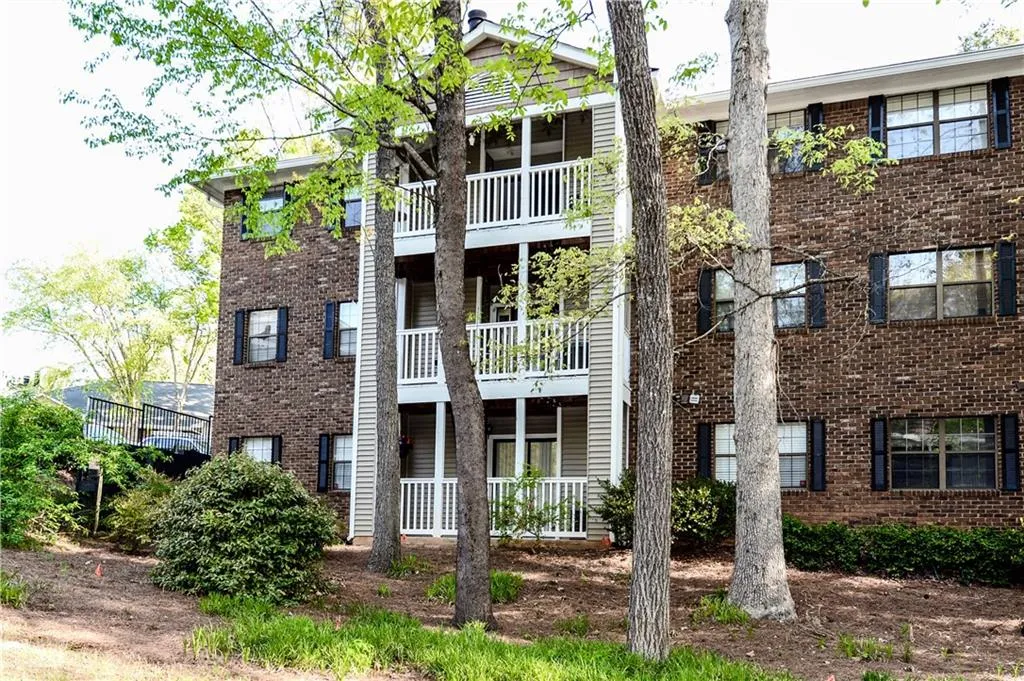 306 Barrington Hills Drive Unit 306, Sandy Springs, Georgia 30350, 2 Bedrooms Bedrooms, ,2 BathroomsBathrooms,Residential,Sold,306 Barrington Hills Drive Unit 306,5833764