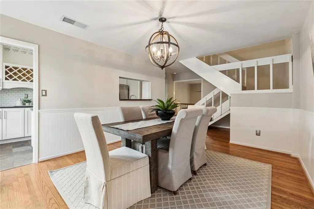 4010 Roswell Road Ne Unit A2, Atlanta, Georgia 30342, 3 Bedrooms Bedrooms, ,2 BathroomsBathrooms,Residential,For Sale,4010 Roswell Road Ne Unit A2,7636308