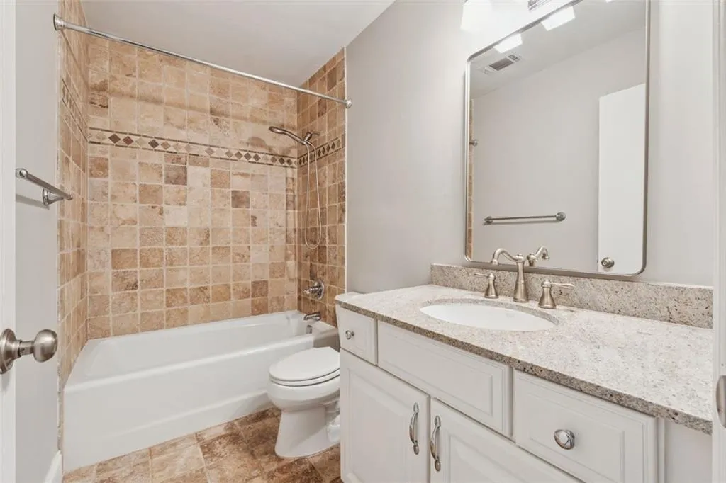 4010 Roswell Road Ne Unit A2, Atlanta, Georgia 30342, 3 Bedrooms Bedrooms, ,2 BathroomsBathrooms,Residential,For Sale,4010 Roswell Road Ne Unit A2,7636308