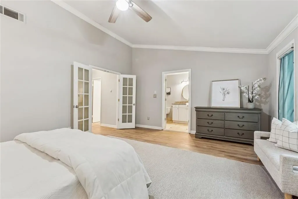 4010 Roswell Road Ne Unit A2, Atlanta, Georgia 30342, 3 Bedrooms Bedrooms, ,2 BathroomsBathrooms,Residential,For Sale,4010 Roswell Road Ne Unit A2,7636308