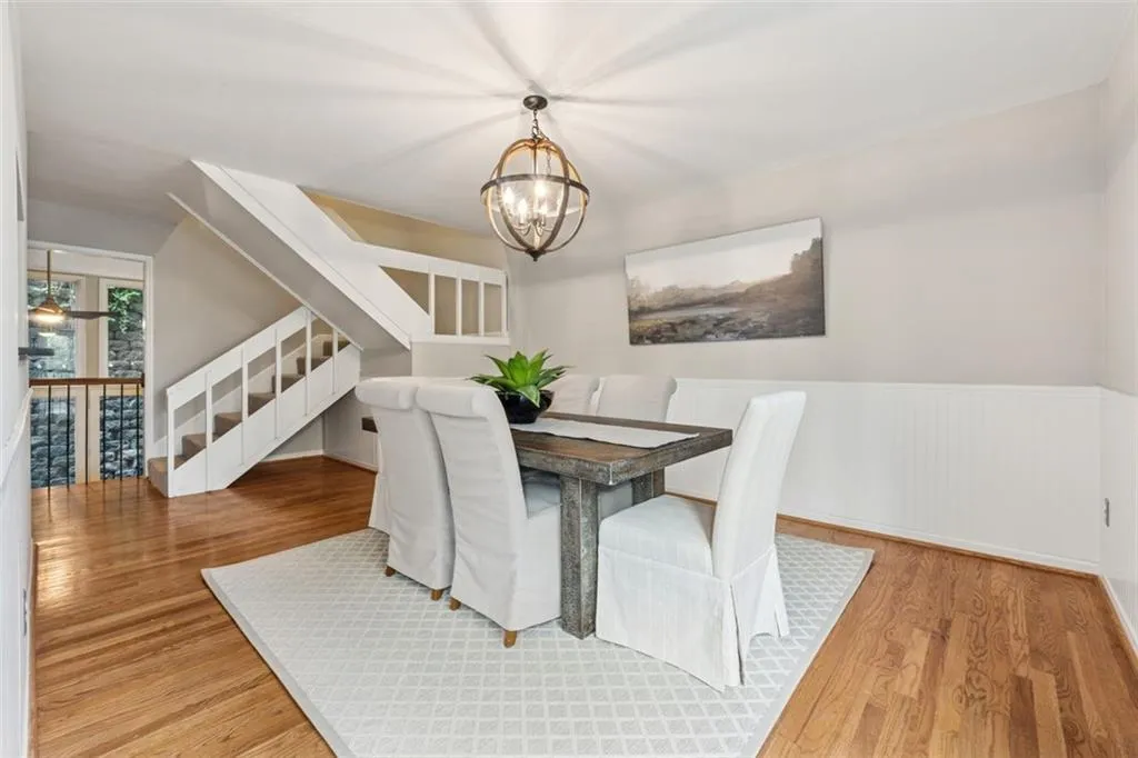 4010 Roswell Road Ne Unit A2, Atlanta, Georgia 30342, 3 Bedrooms Bedrooms, ,2 BathroomsBathrooms,Residential,For Sale,4010 Roswell Road Ne Unit A2,7636308