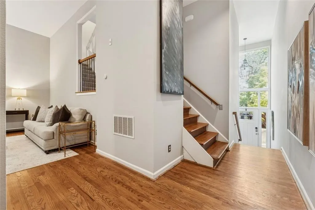 4010 Roswell Road Ne Unit A2, Atlanta, Georgia 30342, 3 Bedrooms Bedrooms, ,2 BathroomsBathrooms,Residential,For Sale,4010 Roswell Road Ne Unit A2,7636308