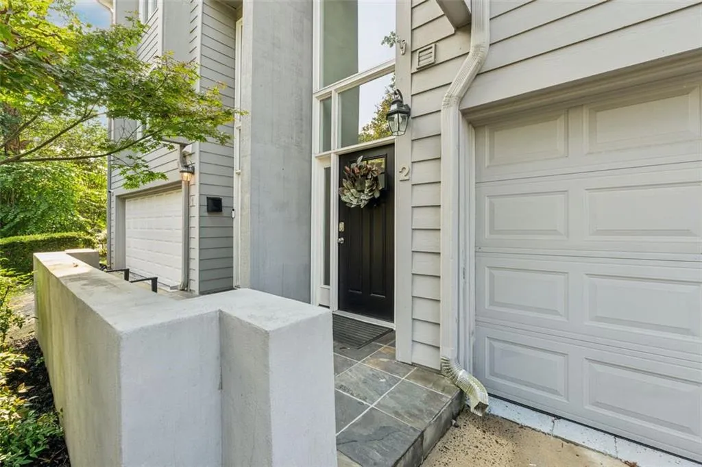 4010 Roswell Road Ne Unit A2, Atlanta, Georgia 30342, 3 Bedrooms Bedrooms, ,2 BathroomsBathrooms,Residential,For Sale,4010 Roswell Road Ne Unit A2,7636308