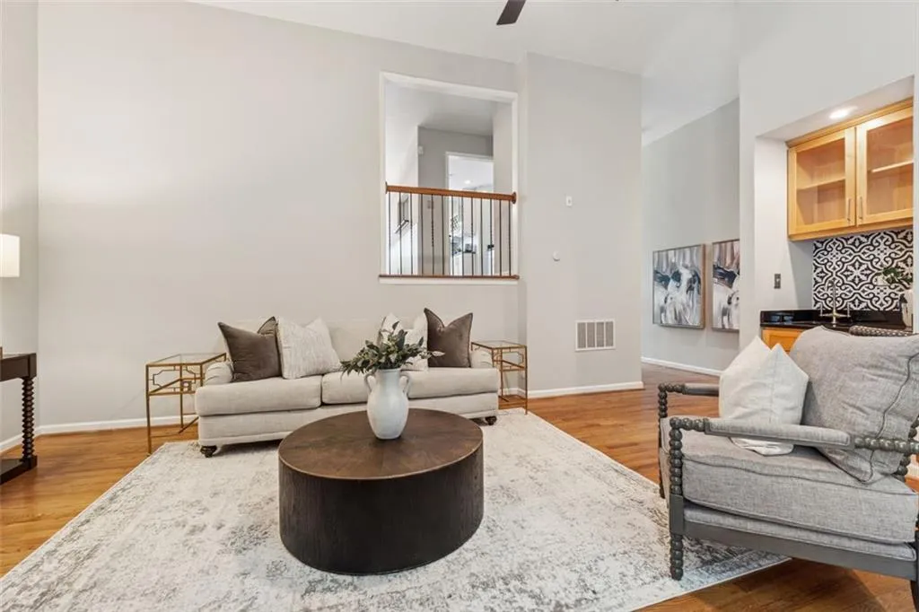 4010 Roswell Road Ne Unit A2, Atlanta, Georgia 30342, 3 Bedrooms Bedrooms, ,2 BathroomsBathrooms,Residential,For Sale,4010 Roswell Road Ne Unit A2,7636308