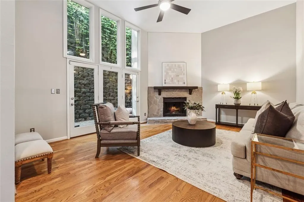 4010 Roswell Road Ne Unit A2, Atlanta, Georgia 30342, 3 Bedrooms Bedrooms, ,2 BathroomsBathrooms,Residential,For Sale,4010 Roswell Road Ne Unit A2,7636308