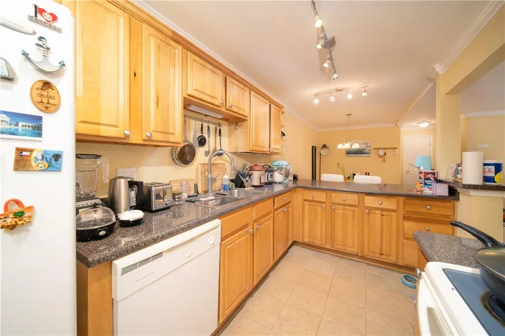 1603 Brighton Point, Sandy Springs, Georgia 30328, 2 Bedrooms Bedrooms, ,2 BathroomsBathrooms,Residential,Sold,1603 Brighton Point,6760768