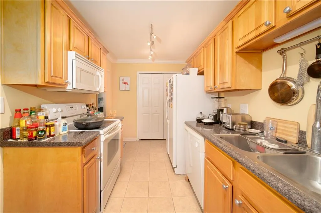 1603 Brighton Point, Sandy Springs, Georgia 30328, 2 Bedrooms Bedrooms, ,2 BathroomsBathrooms,Residential,Sold,1603 Brighton Point,6760768