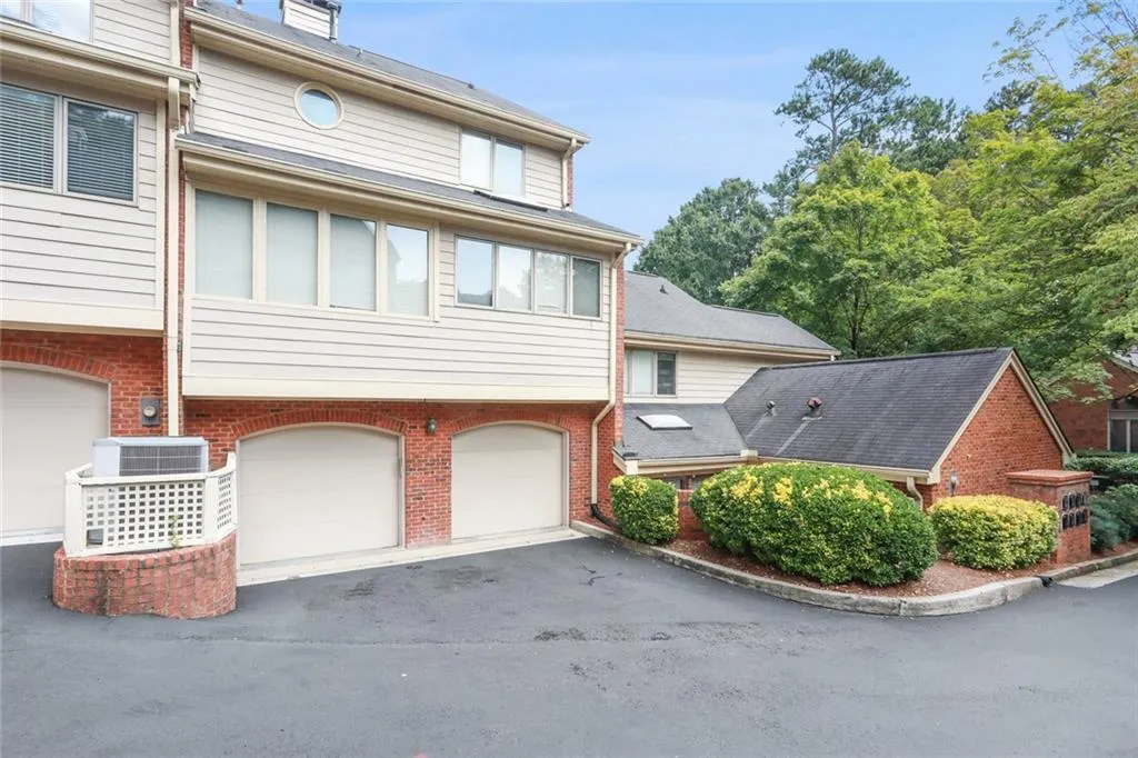 2 Westfair Court, Atlanta, Georgia 30328, 3 Bedrooms Bedrooms, ,2 BathroomsBathrooms,Residential,Sold,2 Westfair Court,6864333