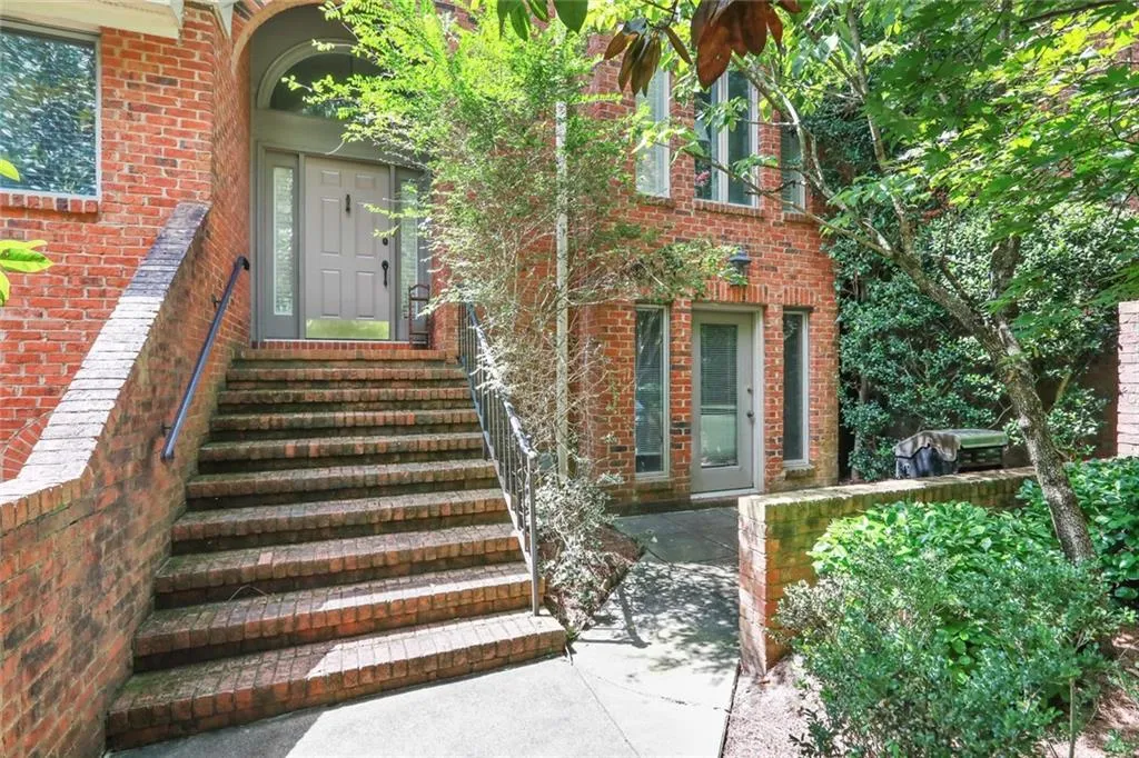 2 Westfair Court, Atlanta, Georgia 30328, 3 Bedrooms Bedrooms, ,2 BathroomsBathrooms,Residential,Sold,2 Westfair Court,6864333