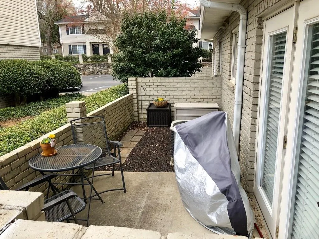 6940 Roswell Road, Atlanta, Georgia 30328, 3 Bedrooms Bedrooms, ,2 BathroomsBathrooms,Residential,Sold,6940 Roswell Road,6523887