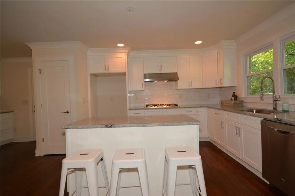 6570 Cherry Tree Lane, Sandy Springs, Georgia 30328, 4 Bedrooms Bedrooms, ,3 BathroomsBathrooms,Residential,Sold,6570 Cherry Tree Lane,5953322