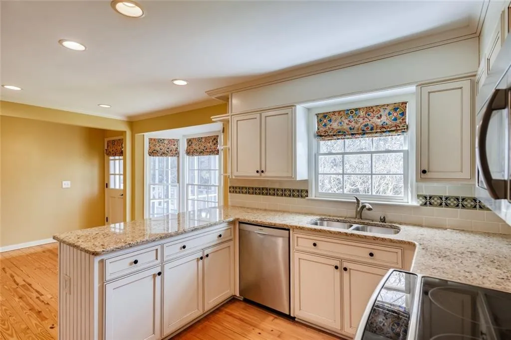 6980 Hunters Branch Drive, Sandy Springs, Georgia 30328, 5 Bedrooms Bedrooms, ,2 BathroomsBathrooms,Residential,Sold,6980 Hunters Branch Drive,6693471